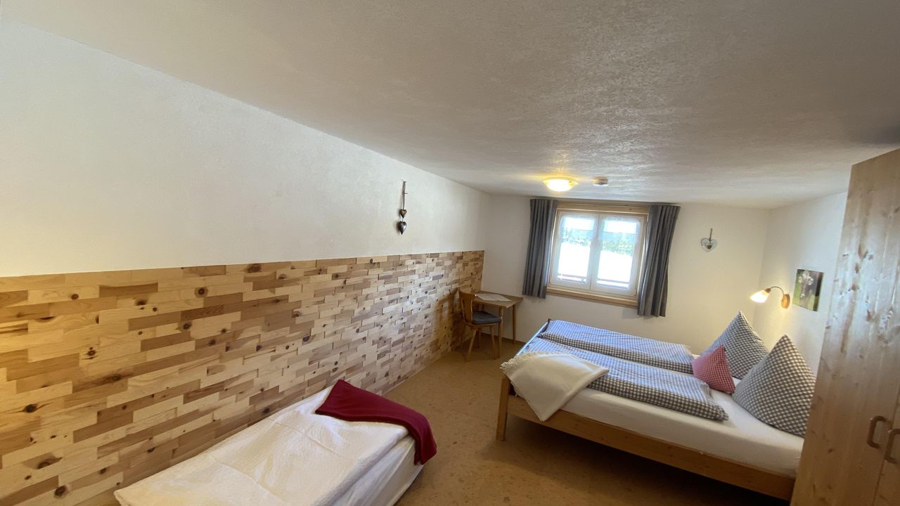 Schlafzimmer 1 mit Bad mit Dusche/WC Schlafzimmer 1 mit Bad mit Dusche/WC
